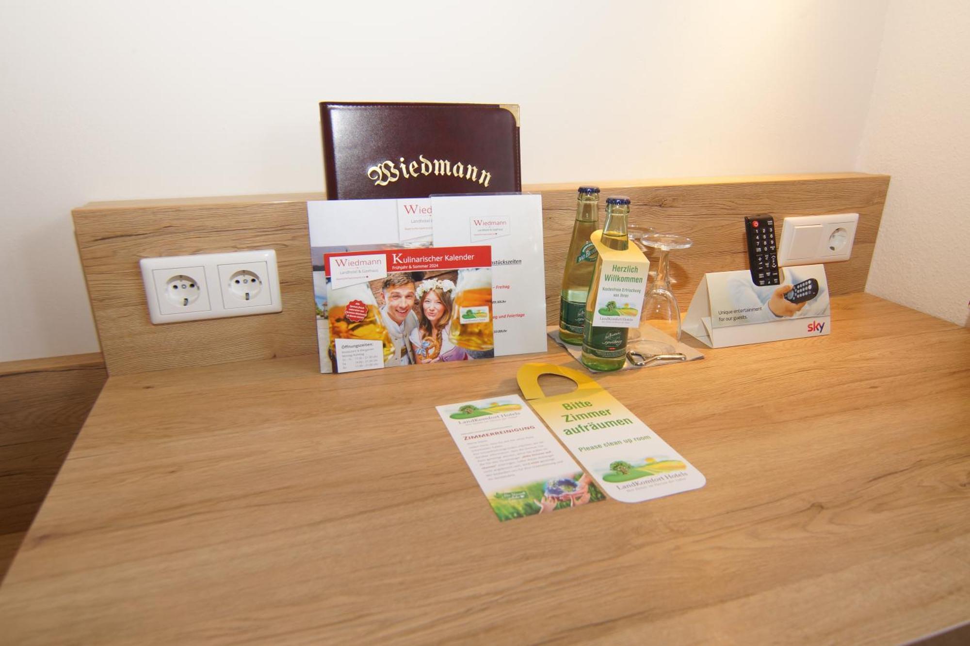 Gasthaus Und Landhotel Wiedmann 에레싱 외부 사진