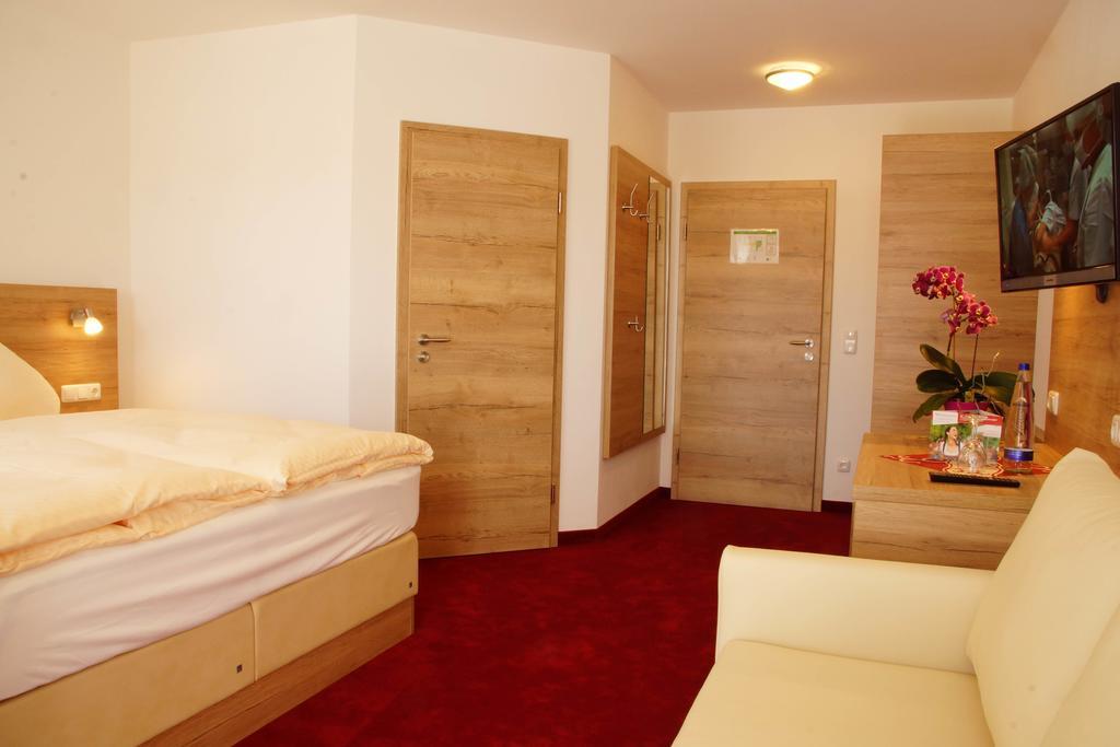 Gasthaus Und Landhotel Wiedmann 에레싱 외부 사진